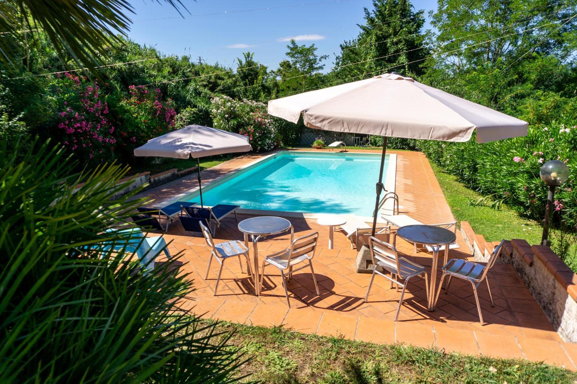 Villa Nerone B&B Lorenzana Экстерьер фото